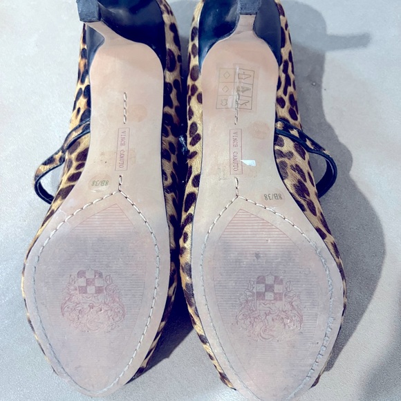 Vince Camuto peep toe mid heel - Picture 3 of 4